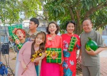Thu Trang để tóc xoăn tít, vào vai bà dì cô đơn ở phim hài Tết