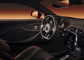 60 năm thành lập đội đua chính thức McLaren mang tên nhà sáng lập, tay đua và kỹ sư Bruce McLaren