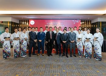 Tổng lãnh sự Nhật cùng nhiều quan chức cấp cao tham dự buổi khai trương nhà máy Hamburg Steak đầu tiên tại Việt Nam