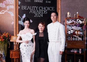 Yên Đan xuất hiện như nữ thần, tay trong tay tình tứ bên bạn trai