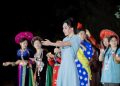 Hồ Quỳnh Hương gây xúc động khi hát về tình mẫu tử trước 1000 sinh viên trong đêm nhạc ‘Sáng Đạo Trong Đời’