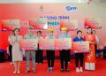 Trao tặng 6.000 phiếu mua hàng, trị giá 3 tỷ đồng cho công nhân, lao động khó khăn mua sắm tại “Ngày hội công nhân – Phiên chợ nghĩa tình” năm 2025