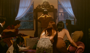 Bí ẩn từ trò chơi dân gian trong phim kinh dị Việt ‘Năm Mười’