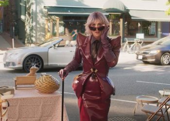 Kristen Wiig hóa thân thành bà hoàng mê mèo quái chiêu trong trailer phim nhà DreamWorks – Nhà Búp