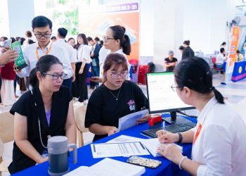 HUFLIT công bố điểm chuẩn trúng tuyển năm 2025 và thời gian làm thủ tục nhập học