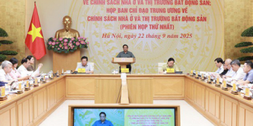 Thủ tướng: Phải trả lời vì sao giá nhà chung cư cao mãi?