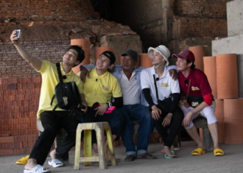Trai đẹp Ma Ran Đô, Vĩnh Thích Ăn Ngon cặm cụi dọn chuồng dê để “mưu sinh”