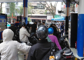 Giá xăng dầu tăng, Công an TPHCM khuyến cáo người dân