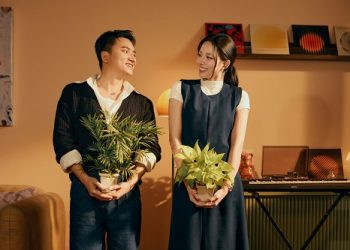 Vợ Phan Mạnh Quỳnh vác “bụng bầu” đóng MV cùng chồng