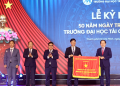 Fahasa đón nhận Huân chương Lao động hạng Nhất